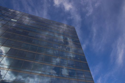 Picture of a tall buildning with reflections from the sky