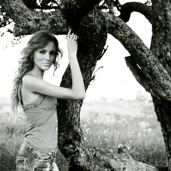 woman portrait near the tree