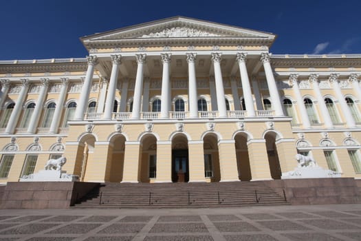 Michael Palace in St. Petersburg , built by the architect Carlo Rossi in 1819-1825