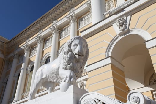 Michael Palace in St. Petersburg , built by the architect Carlo Rossi in 1819-1825