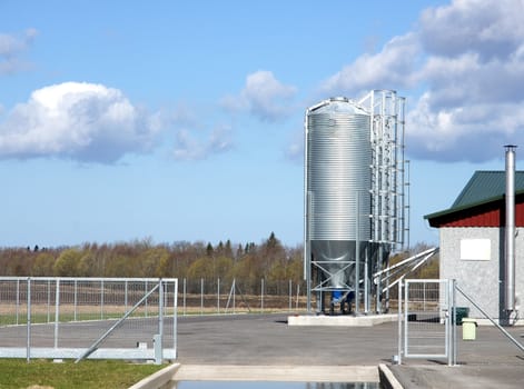 The industrial tank for a forage at the bird's factory