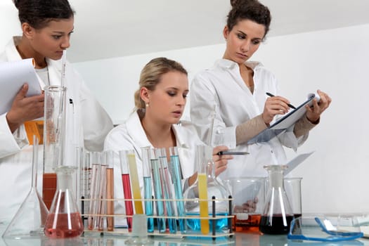 Women working in a scientific laboratory