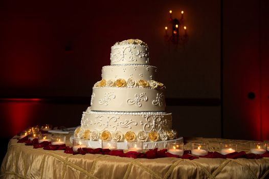 Image of a beautifully decorated wedding cake