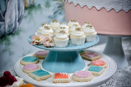 Image of beautifully decorated wedding cupcakes