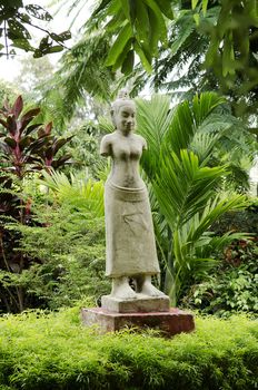 buddhist statue in phnom penh cambodia