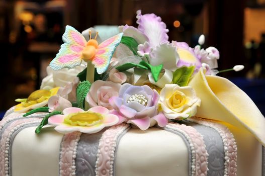 Flowers cake decoration