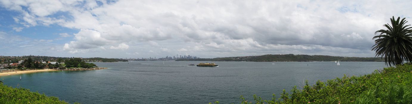 Panorama view from sydney Harbor national park towards sydney