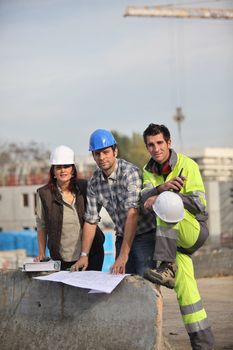 Three construction workers sharing their ideas