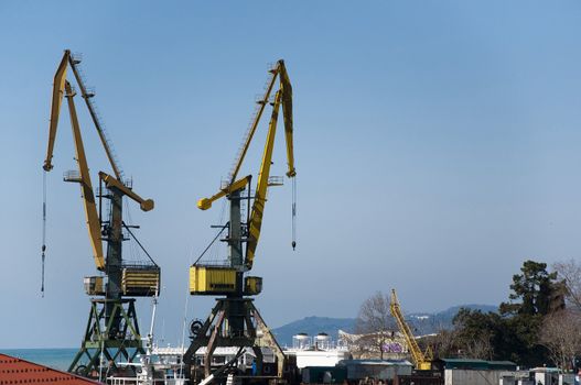 Loading and unloading a stationary crane in port