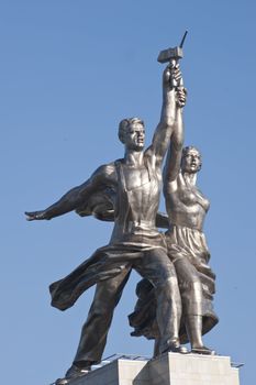  Traditsionalny symbol of work in the Soviet Union. Sculpture "Worker and collective farmer" Taken in Moscow, Russia on May 2012