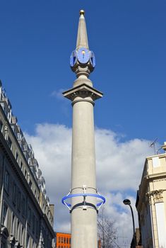 The Seven Dials Sundial Pilar in London.