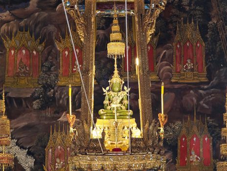 BANGKOK THAILAND - JANUARY 5 : The Emerald Buddha in the temple of Wat Phra Kaeo at the Grand Palace in Bangkok, Thailand on January 5, 2005