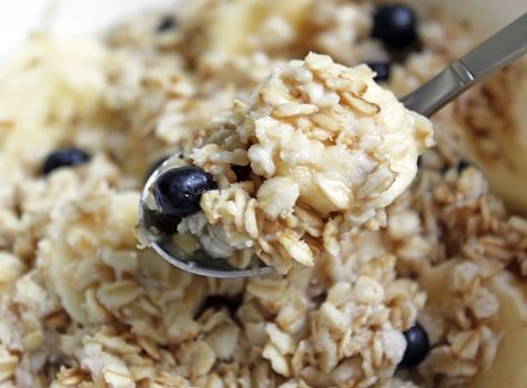 oatmeal porridge with bilberries and banana