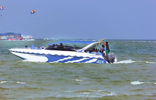 Many passengers on the boat to go island in Thailand