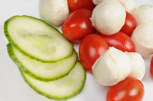 Diet salad with cherry tomatoes and mozzarella.