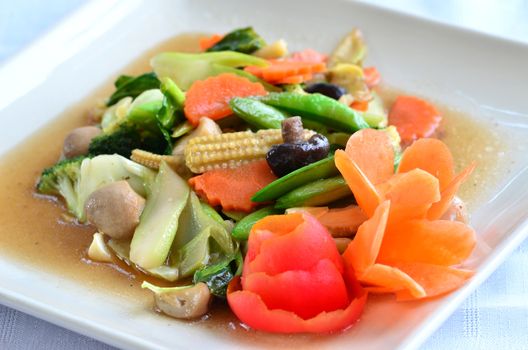 Sauted mixed vegetables in oyster sauce