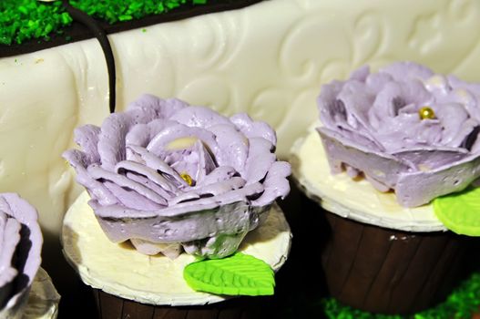 Flowers cake decoration 