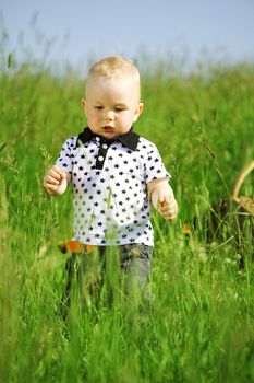 boy joy in green grass