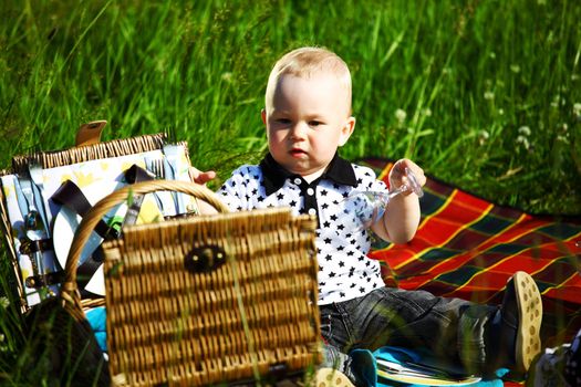 picnic of happy family on green grass