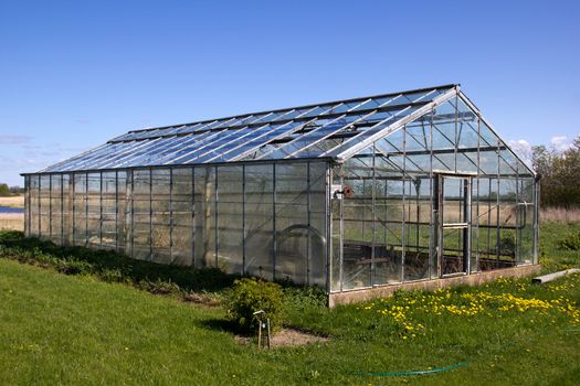 Old greenhouse in bad condition; need repair