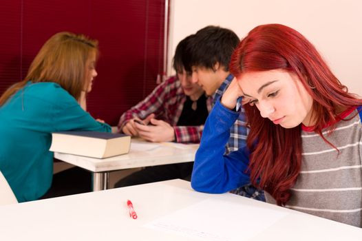 Teenage student not bein accepted in the group of her classmates