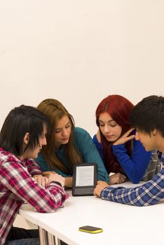 Electronic reading is taking over among students