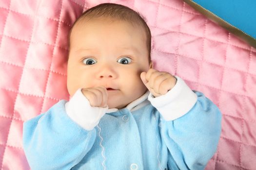 The small child having shrink cams lies on a blanket