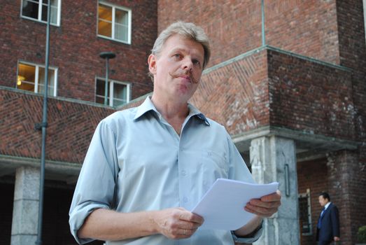 Are Saastad speaking at a demonstration against the sale of Aker hospital in front of Oslo City Hall 23.05.2012.