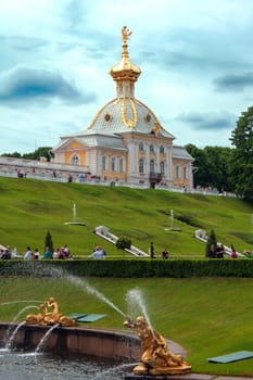 Peterhof Palace and fountain