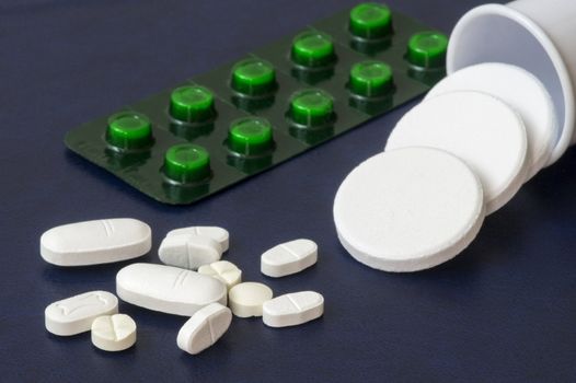 Composition with effervescent tablets and pills