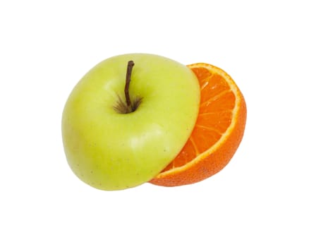 sliced ​​apple and tangerine on white background