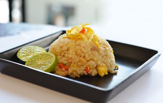  fried rice served with omelet  slice and lemon slice