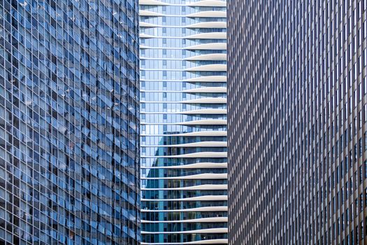 Distinctive condo hotel nestles between two large office buildings in Chicago