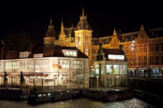scene in the old town of amsterdam, netherlands by night