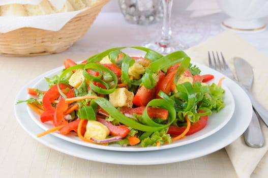 Summer vegetable salad with grilled cheese and onion in a serpentine