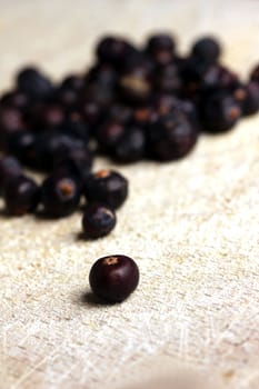 dried juniper berries