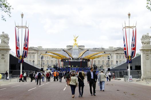 LONDON, UK, Friday 1 June 1, 2012. Preparation and decoration of the Mall and Buckingham Palace for the Queen's Diamond Jubilee main celebrations which will be held during the Central Weekend from June 2 to June 5, 2012.