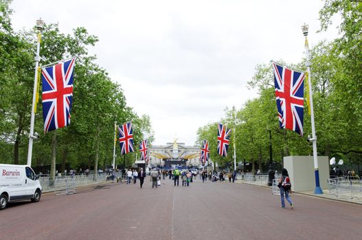 LONDON, UK, Friday 1 June 1, 2012. Preparation and decoration of the Mall and Buckingham Palace for the Queen's Diamond Jubilee main celebrations which will be held during the Central Weekend from June 2 to June 5, 2012.