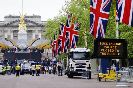 LONDON, UK, Friday 1 June 1, 2012. Preparation and decoration of the Mall and Buckingham Palace for the Queen's Diamond Jubilee main celebrations which will be held during the Central Weekend from June 2 to June 5, 2012.