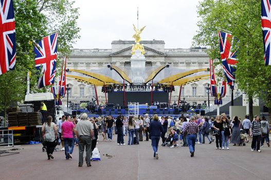 LONDON, UK, Friday 1 June 1, 2012. Preparation and decoration of the Mall and Buckingham Palace for the Queen's Diamond Jubilee main celebrations which will be held during the Central Weekend from June 2 to June 5, 2012.
