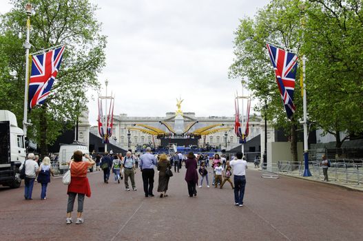 LONDON, UK, Friday 1 June 1, 2012. Preparation and decoration of the Mall and Buckingham Palace for the Queen's Diamond Jubilee main celebrations which will be held during the Central Weekend from June 2 to June 5, 2012.