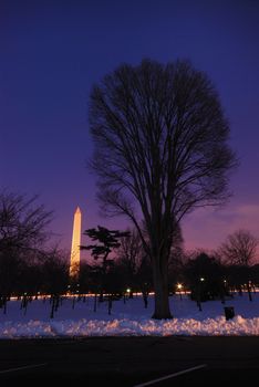 a night scene of the famous washington monument