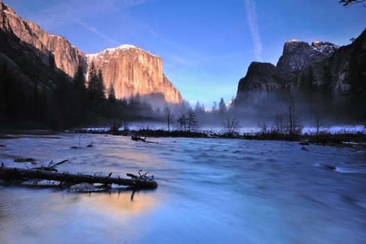 A sunset at valley view in winter from Yosemite national park