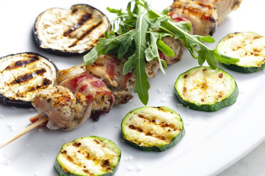 turkey skewer with bacon and grilled vegetables