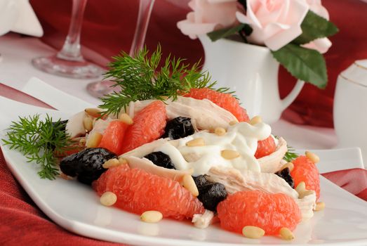 Salad of grapefruit and prunes with chicken, covered with pine nut yogurt