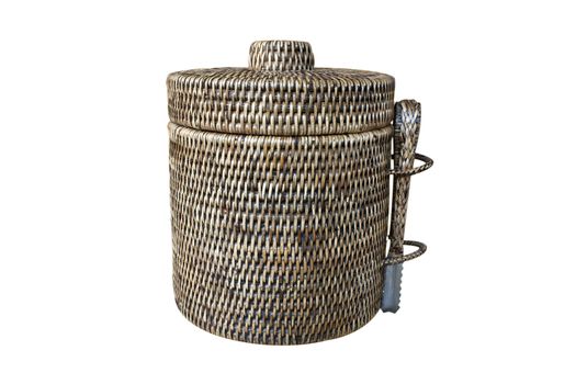 Containers made ​​of rattan woven into shapes.