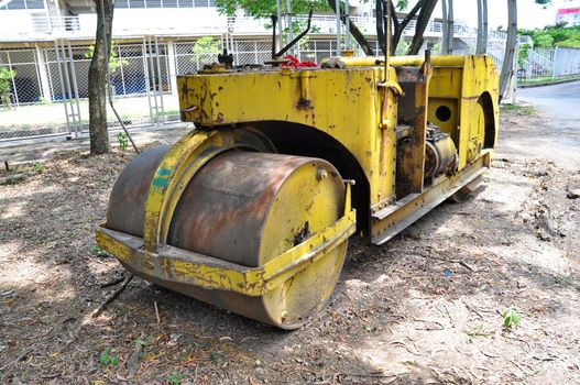 Yellow steamroller 