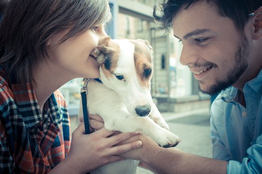 couple at the bar with jack russell in the city