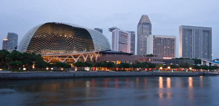 Esplanade (Singapore opera and concert hall Durian) ) at dusk