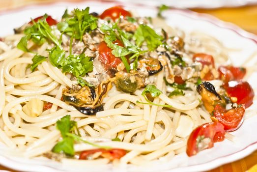 spaghetti with mussels and cherry tomatoes